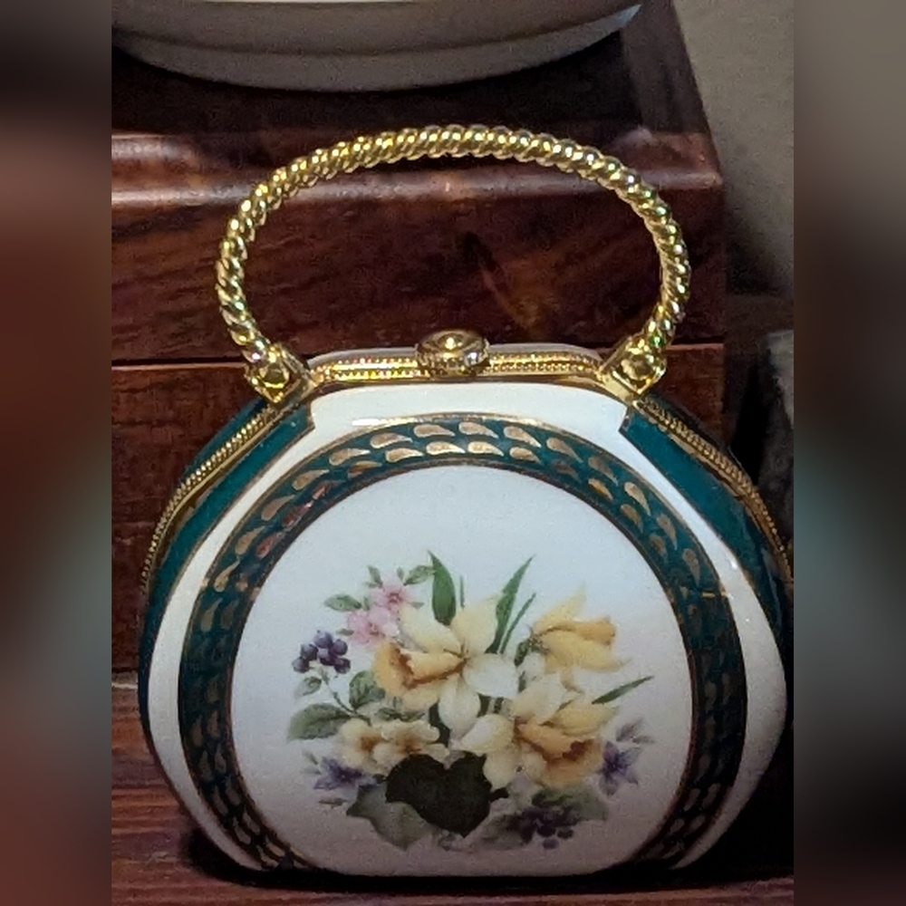 Elegant Floral Round Handbag